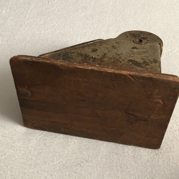 Bill Nye Cigars Vintage Cutter, original patina, good working order. Wood base. - Picture 2 of 5